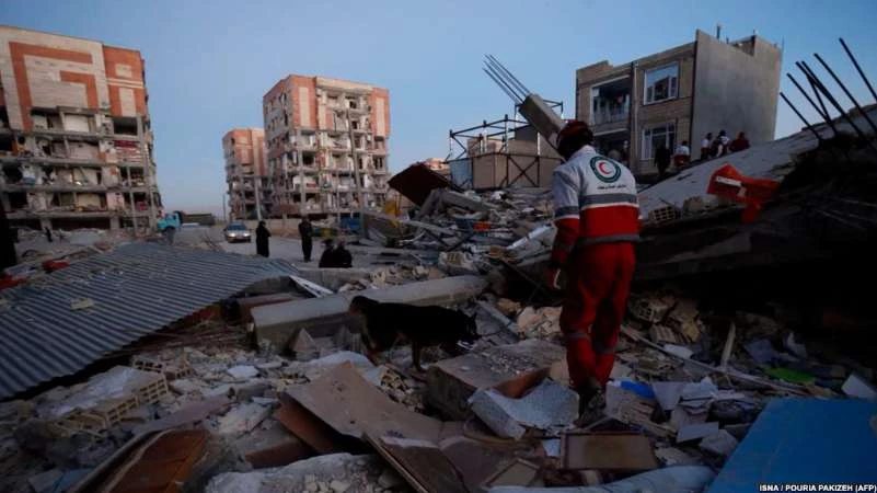 More than 300 dead in powerful quake near Iran-Iraq border