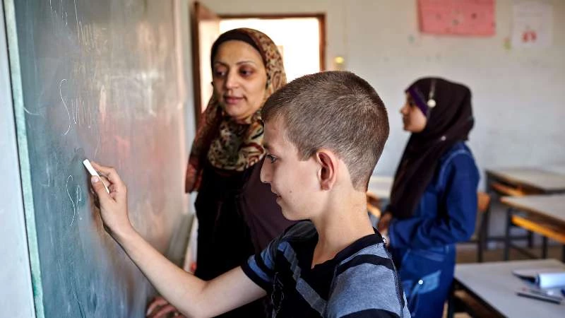 برغم خطط اليونيسيف.. نصف الأطفال السوريين بلبنان خارج المدارس