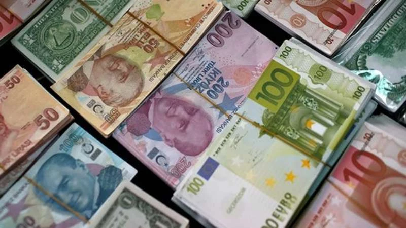 Turkey’s Erdogan calls on Turks to dump dollars, euros