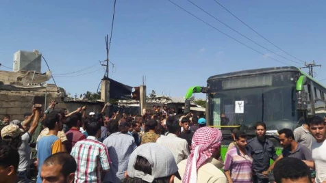 Homs’al-Waer: First batch of displaced residents reaches al-Dar al-Kabireh 