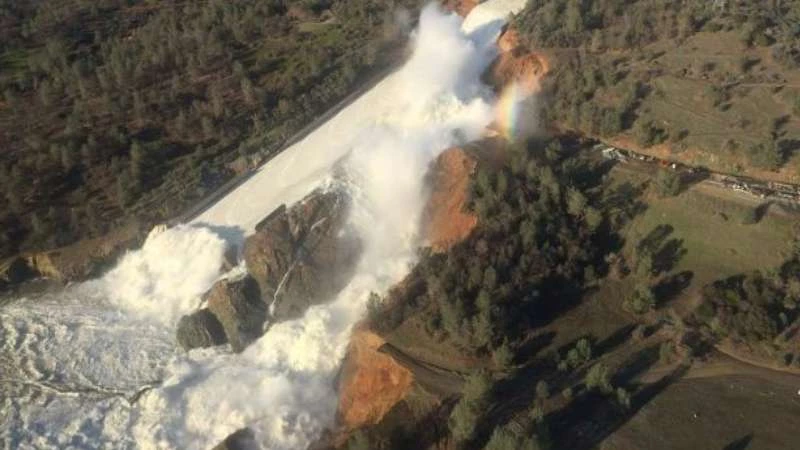 Crumbling California dam spillway prompts evacuation