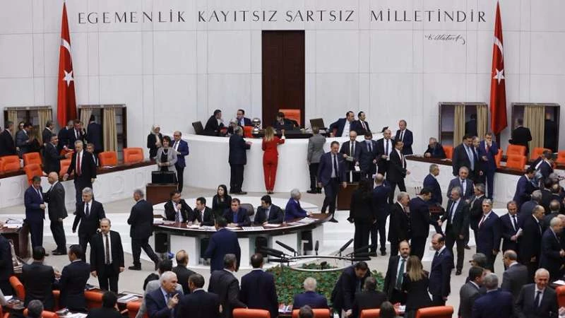 Turkish lawmakers approve constitutional reforms