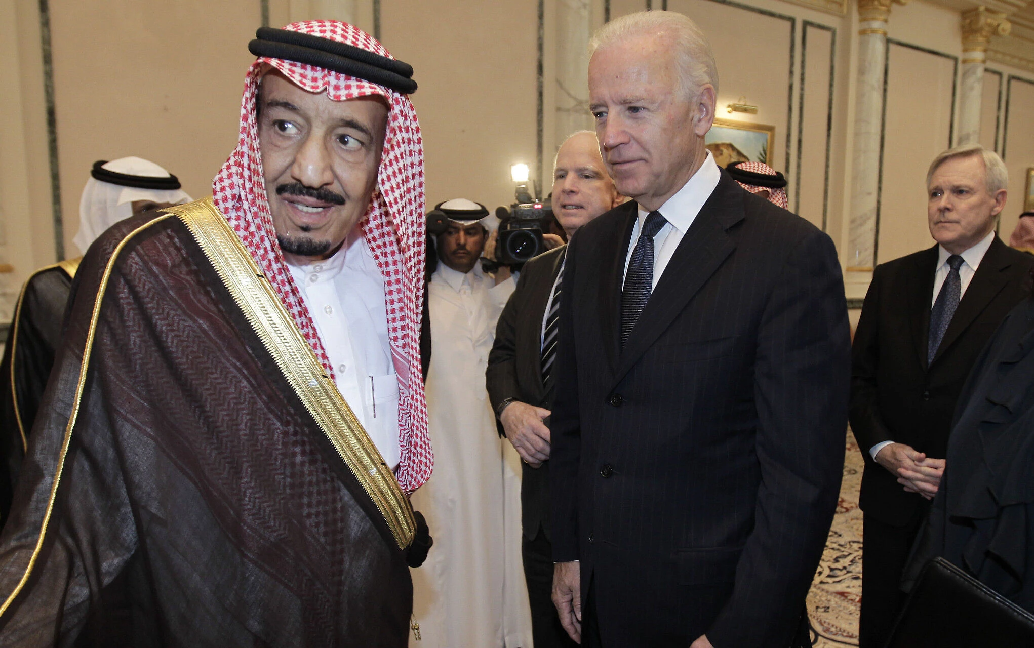 ثلاثة عوامل غيّرت موقف الرئيس الأمريكي من الرياض.. هل يزور بايدن السعودية؟