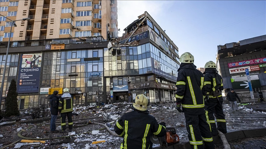 أوكرانيا تنقذ عمدتها من يد الروس بصفقة تبادل.. وموسكو تكثف قصفها على كييف