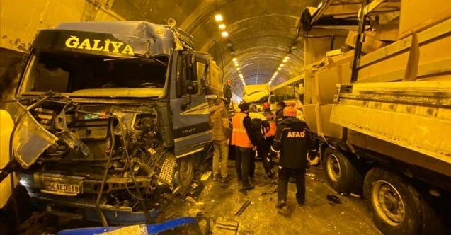 حادث مأساوي.. الثلج يتسبب باصطدام عشرات السيارات بتركيا والحكومة تستنفر لإنقاذ المصابين (فيديو)