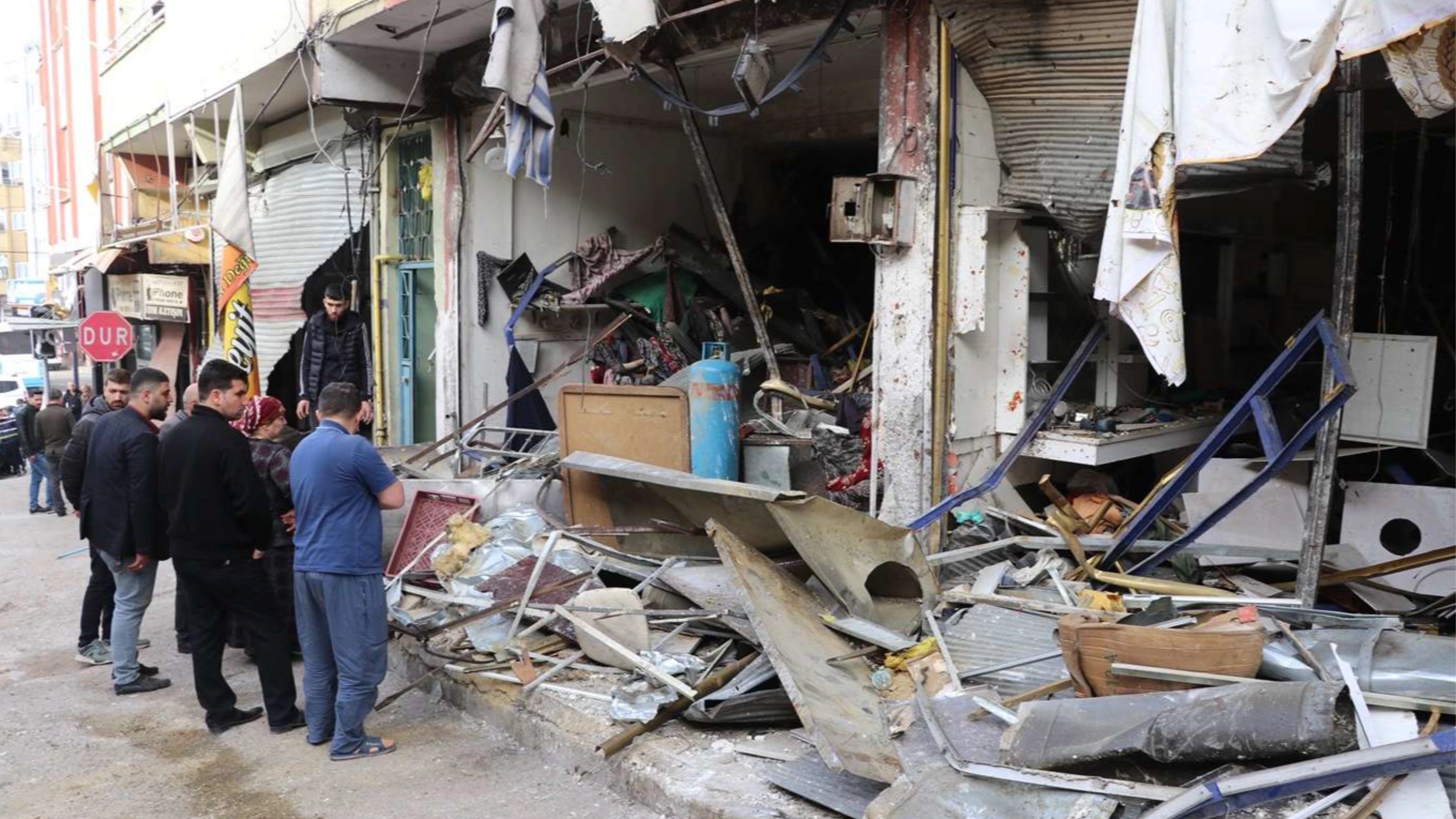 مشهد مرعب.. انفجار أنبوب غاز بمطعم سوري في عنتاب يلحق أضراراً كبيرة بعشرات البيوت والمحال (فيديو)
