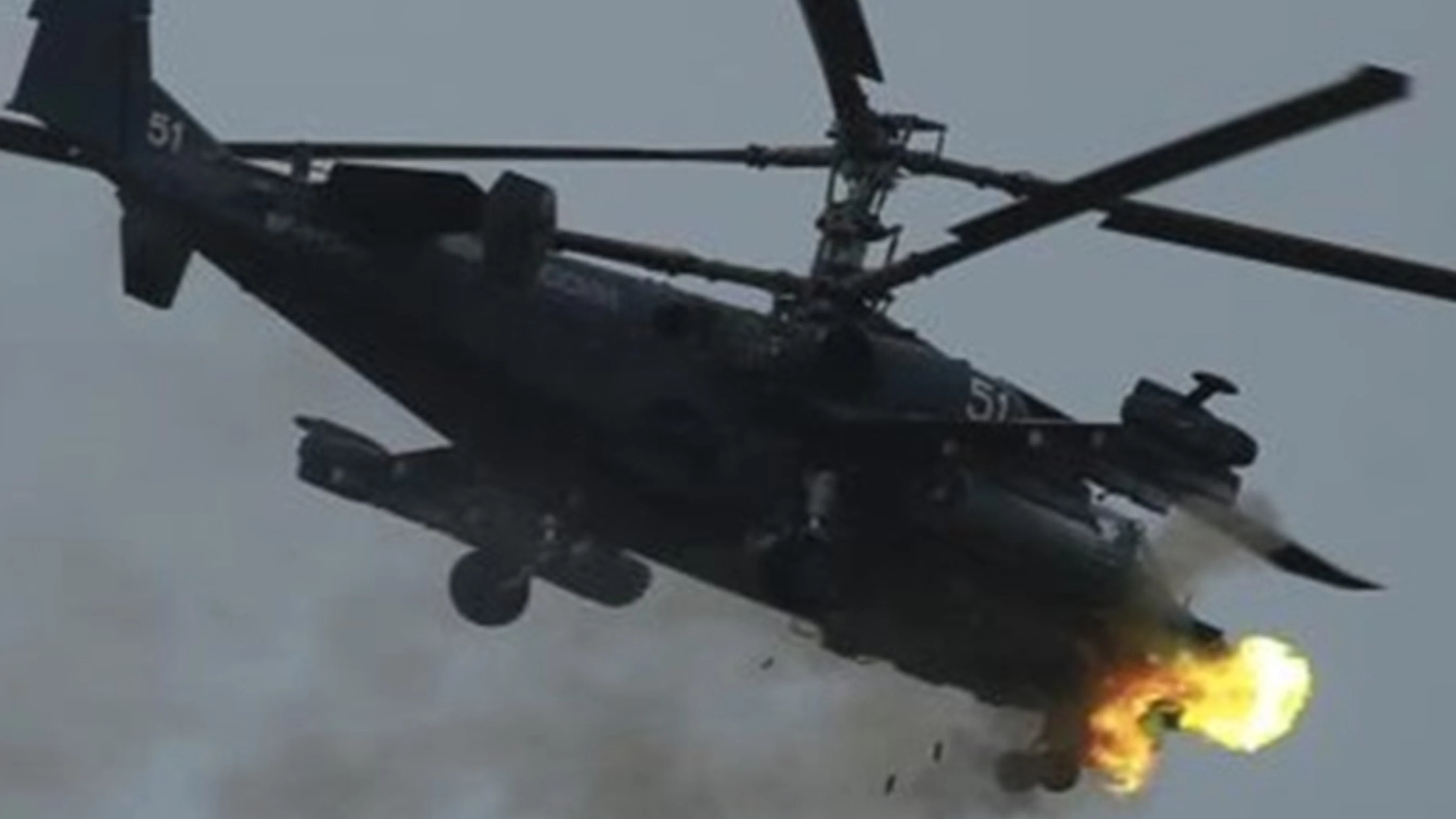 صاروخ يفاجئ طائرة روسية حلّقت على علو منخفض ويفتك بها (فيديو)