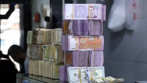 عبر البنوك.. حكومة الأسد تسرق أموال السوريين وتتهمهم بالاحتيال