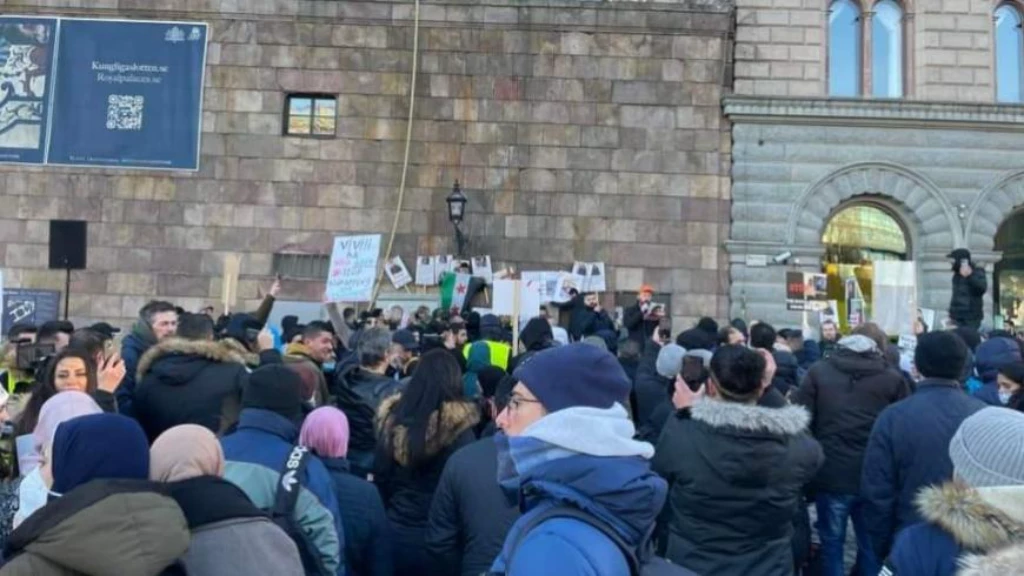 اعتصام لعدد من العائلات العربية في العاصمة السويدية ستوكهولم ضد قرارات السوسيال