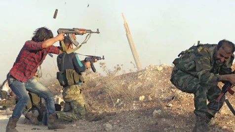 اشتباكات بين عناصر "الدفاع الوطني" بدير الزور و"قسد" تستقدم تعزيزات لبلدة أبو راسين بالحسكة